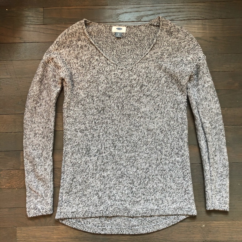 Gray old navy v neck sweater in size xs